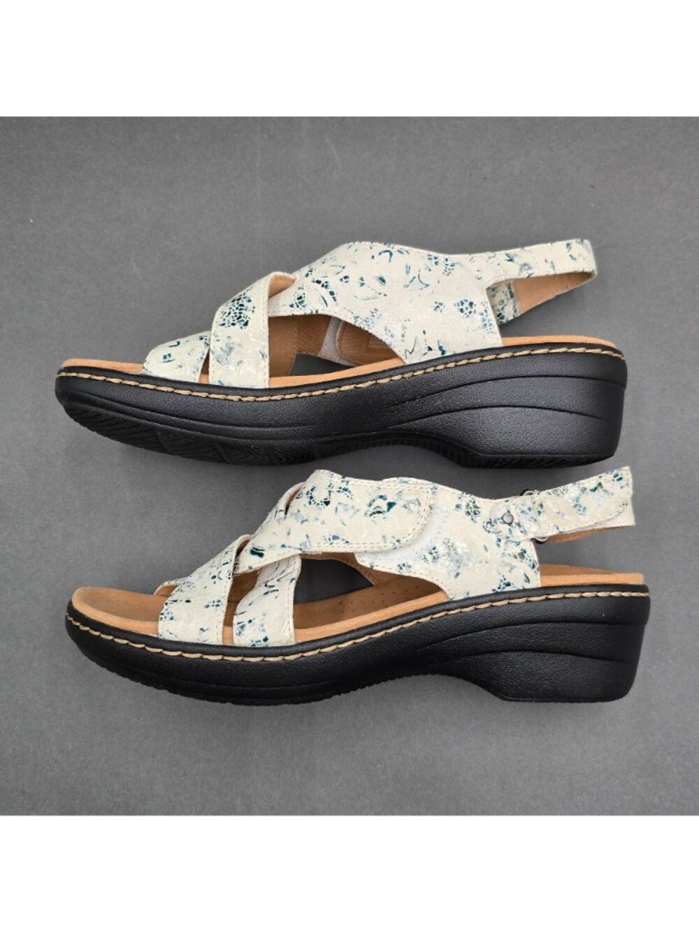 Clarks Merliah Echo Floral Wedge Sandals 7.5 White Blue Leather Slide Adjustable - Picture 4 of 12